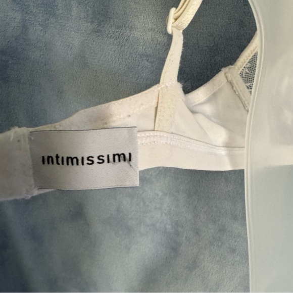 Luxury Itallian Intimissimi white lace bra/bralette, adjustable straps, 4 hooks - Picture 4 of 4